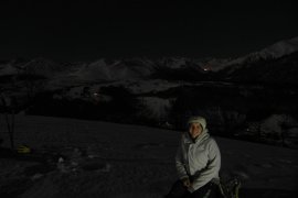 Amélie lors d'une balade en raquettes sous la pleine Lune dans la vallée de Bagneres de bigorre...